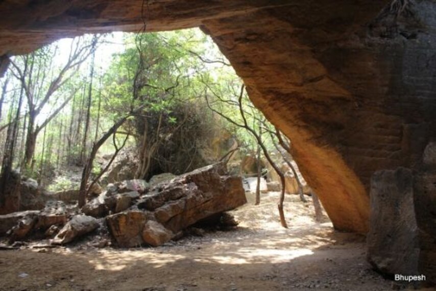 labyrinthine Naida Caves-5